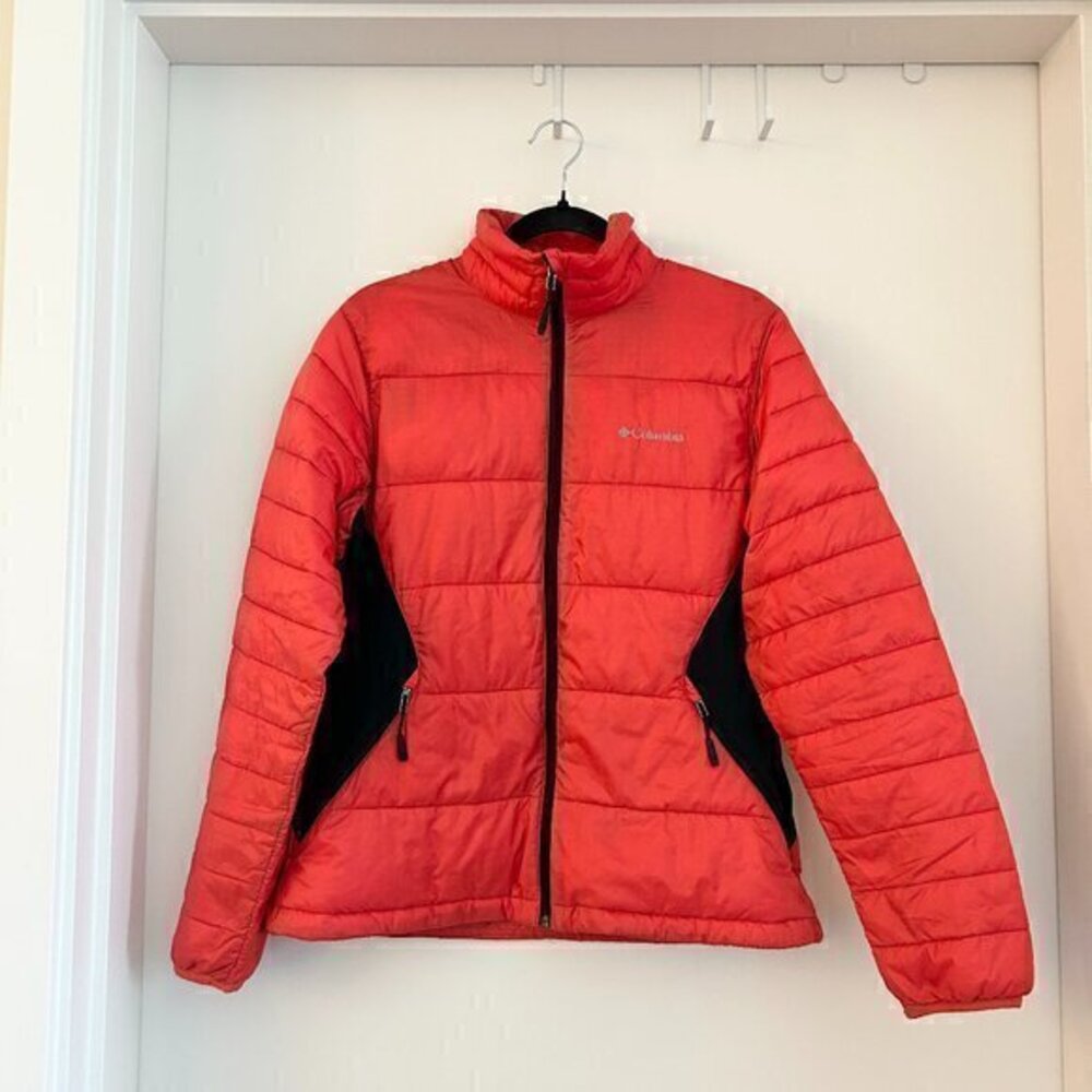 Columbia Women's Isolated Point Puffer Jacket in Red Size M